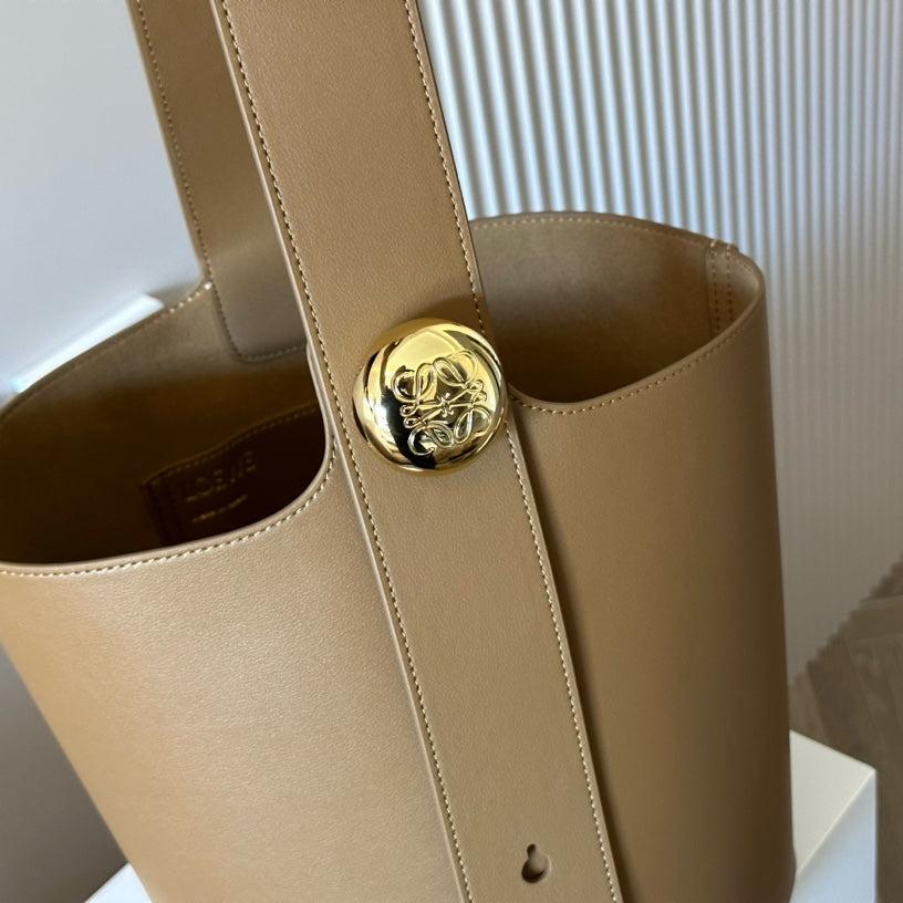 LOEWE LOE MEDIUM 25 PEBBLE BUCKET IN OAK MELLOW CALFSKIN
