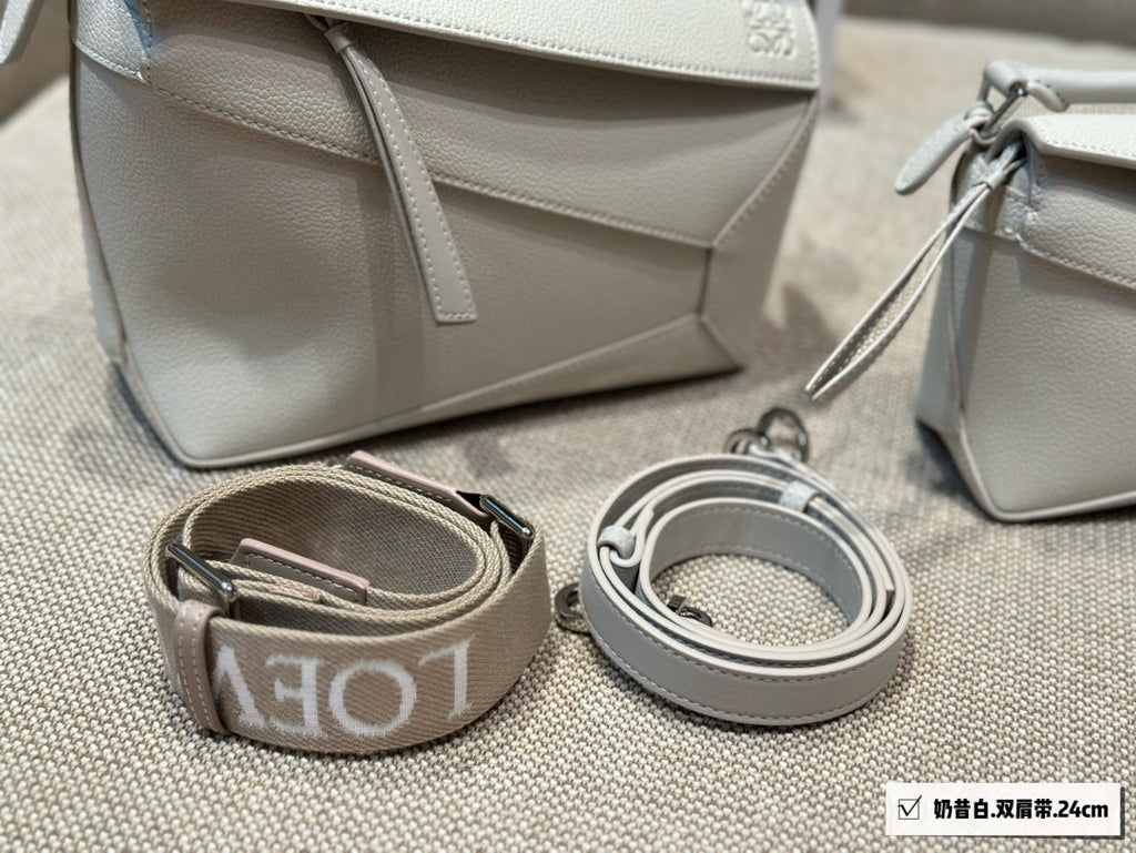 LOEWE LOE MEDIUM 24 PUZZLE BAG IN WHITE GRAINED CALFSKIN