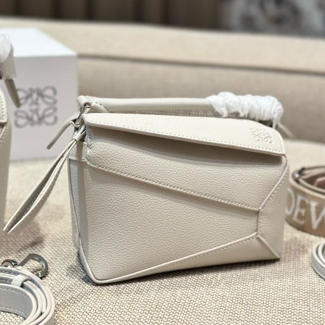 LOEWE LOE MEDIUM 24 PUZZLE BAG IN WHITE GRAINED CALFSKIN