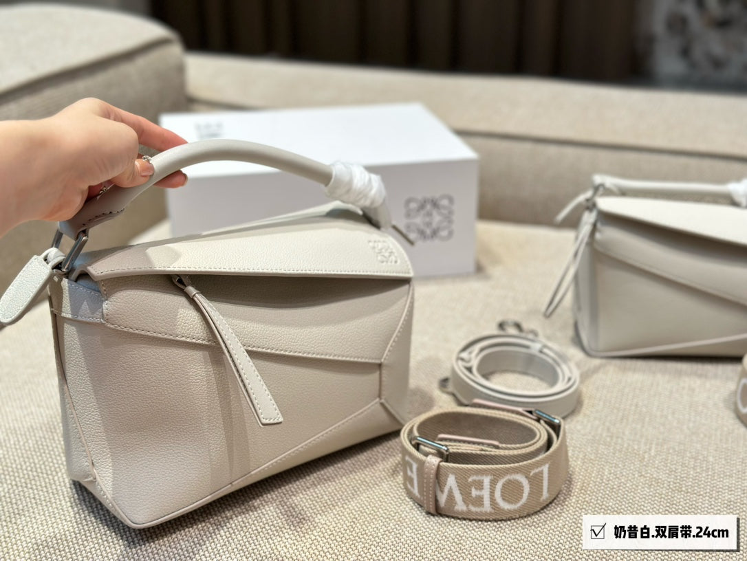 LOEWE LOE MEDIUM 24 PUZZLE BAG IN WHITE GRAINED CALFSKIN