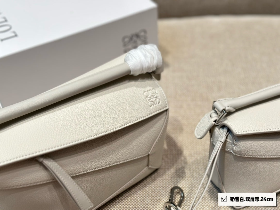 LOEWE LOE MEDIUM 24 PUZZLE BAG IN WHITE GRAINED CALFSKIN