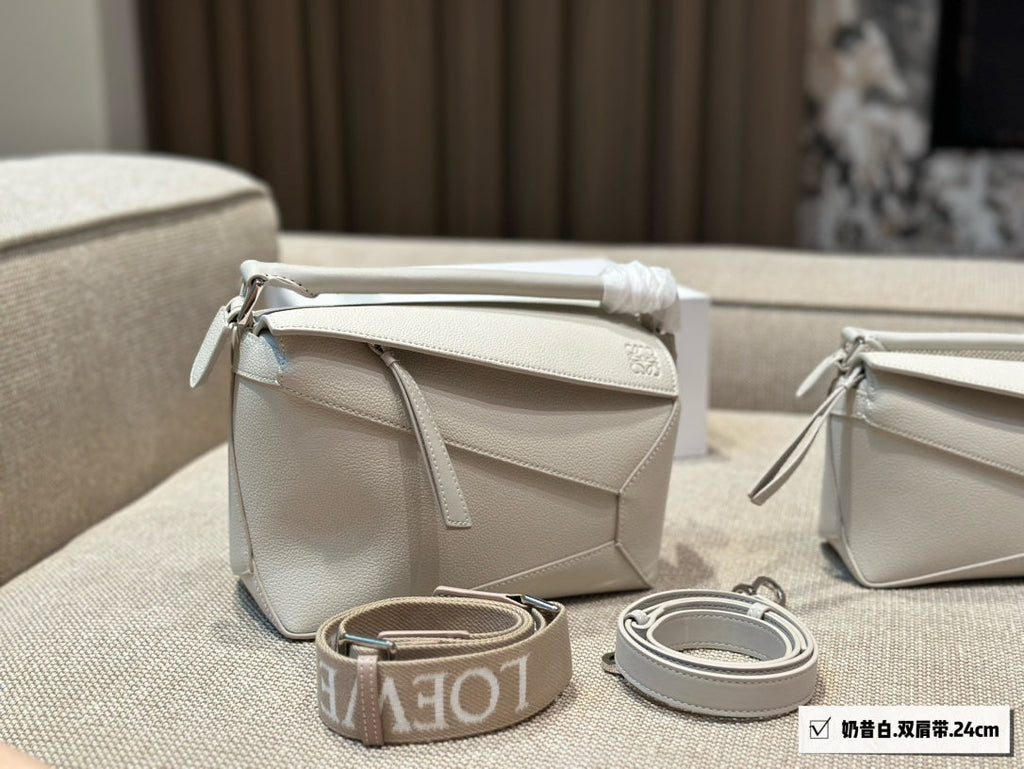 LOEWE LOE MEDIUM 24 PUZZLE BAG IN WHITE GRAINED CALFSKIN
