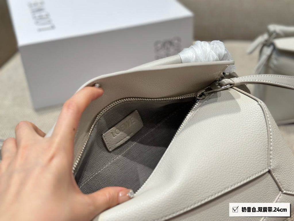LOEWE LOE MEDIUM 24 PUZZLE BAG IN WHITE GRAINED CALFSKIN