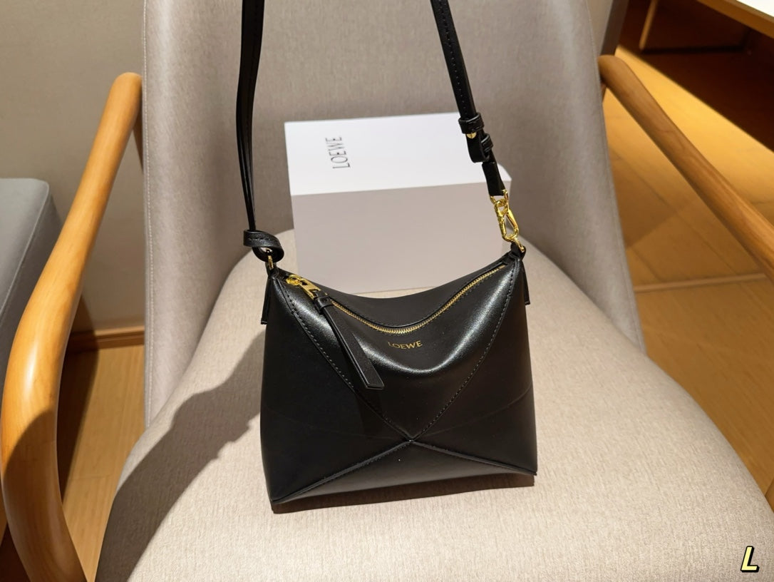 LOEWE LOE 22 PUZZLE FOLD POUCH IN BLACK NAPPA CALFSKIN