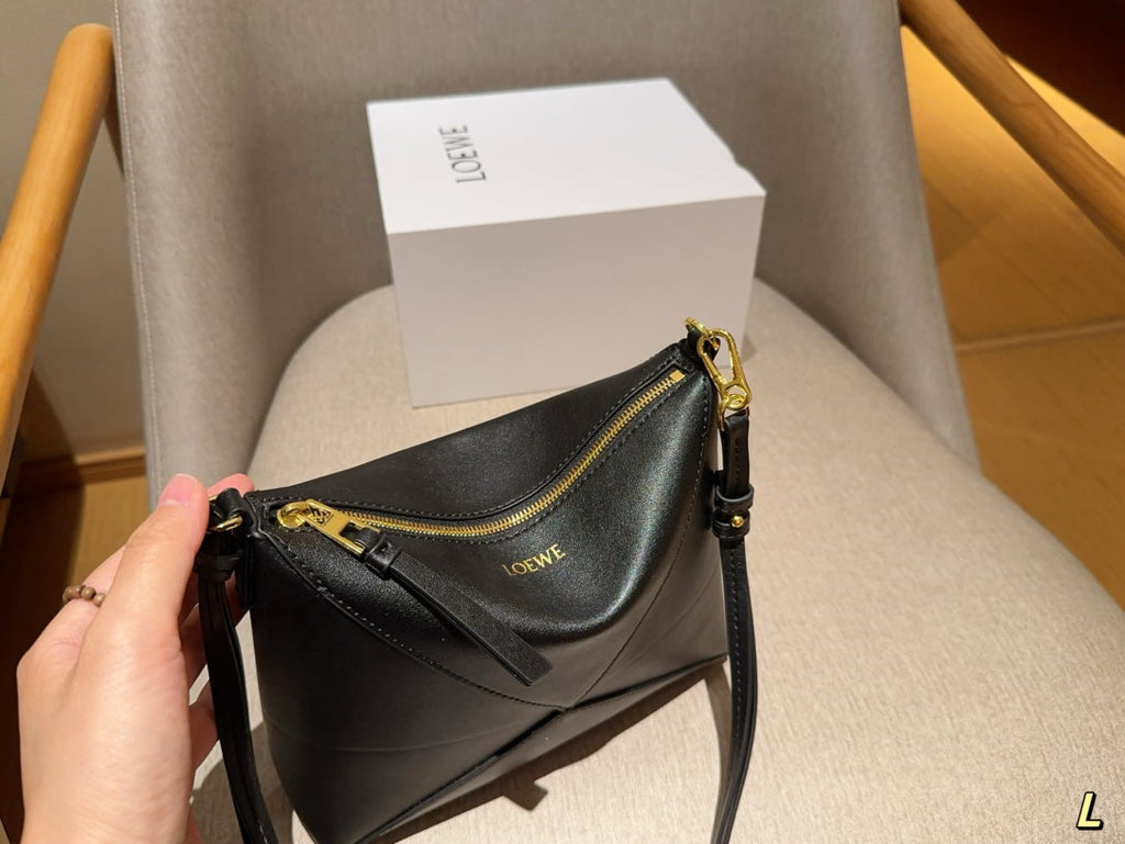 LOEWE LOE 22 PUZZLE FOLD POUCH IN BLACK NAPPA CALFSKIN