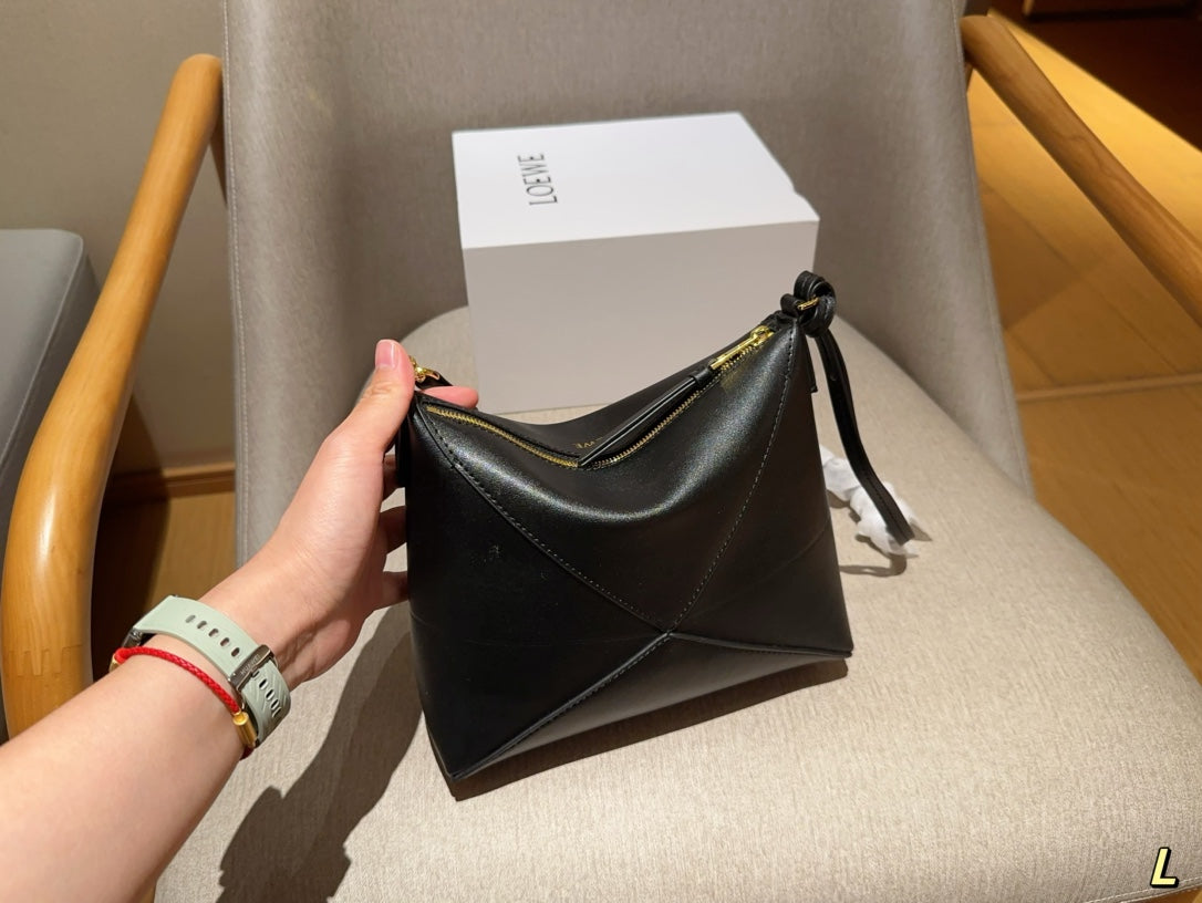 LOEWE LOE 22 PUZZLE FOLD POUCH IN BLACK NAPPA CALFSKIN