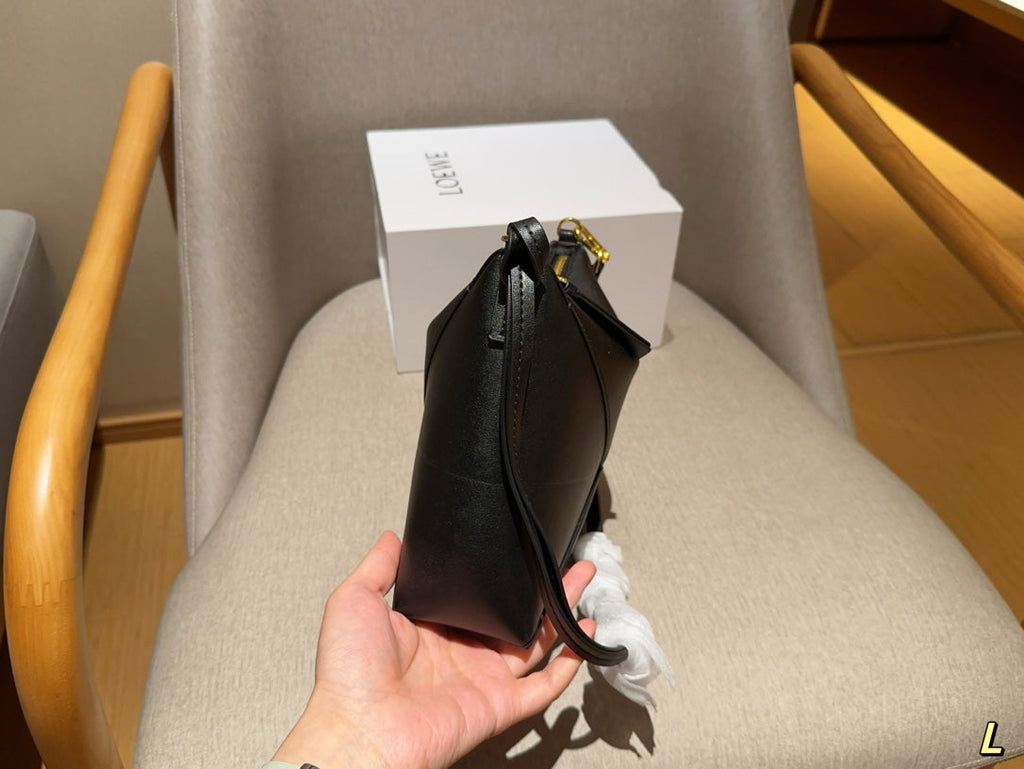 LOEWE LOE 22 PUZZLE FOLD POUCH IN BLACK NAPPA CALFSKIN