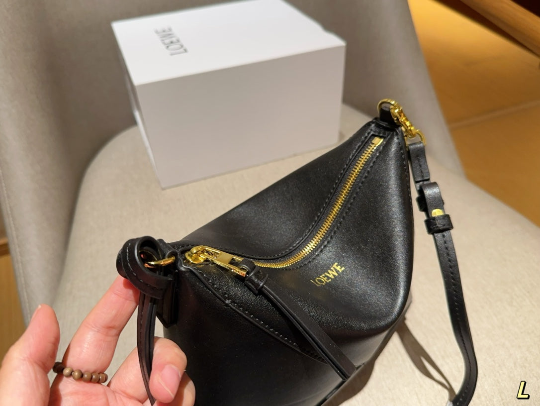 LOEWE LOE 22 PUZZLE FOLD POUCH IN BLACK NAPPA CALFSKIN