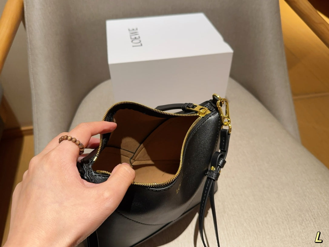 LOEWE LOE 22 PUZZLE FOLD POUCH IN BLACK NAPPA CALFSKIN