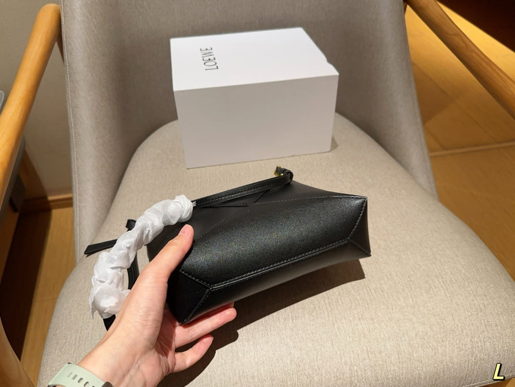 LOEWE LOE 22 PUZZLE FOLD POUCH IN BLACK NAPPA CALFSKIN
