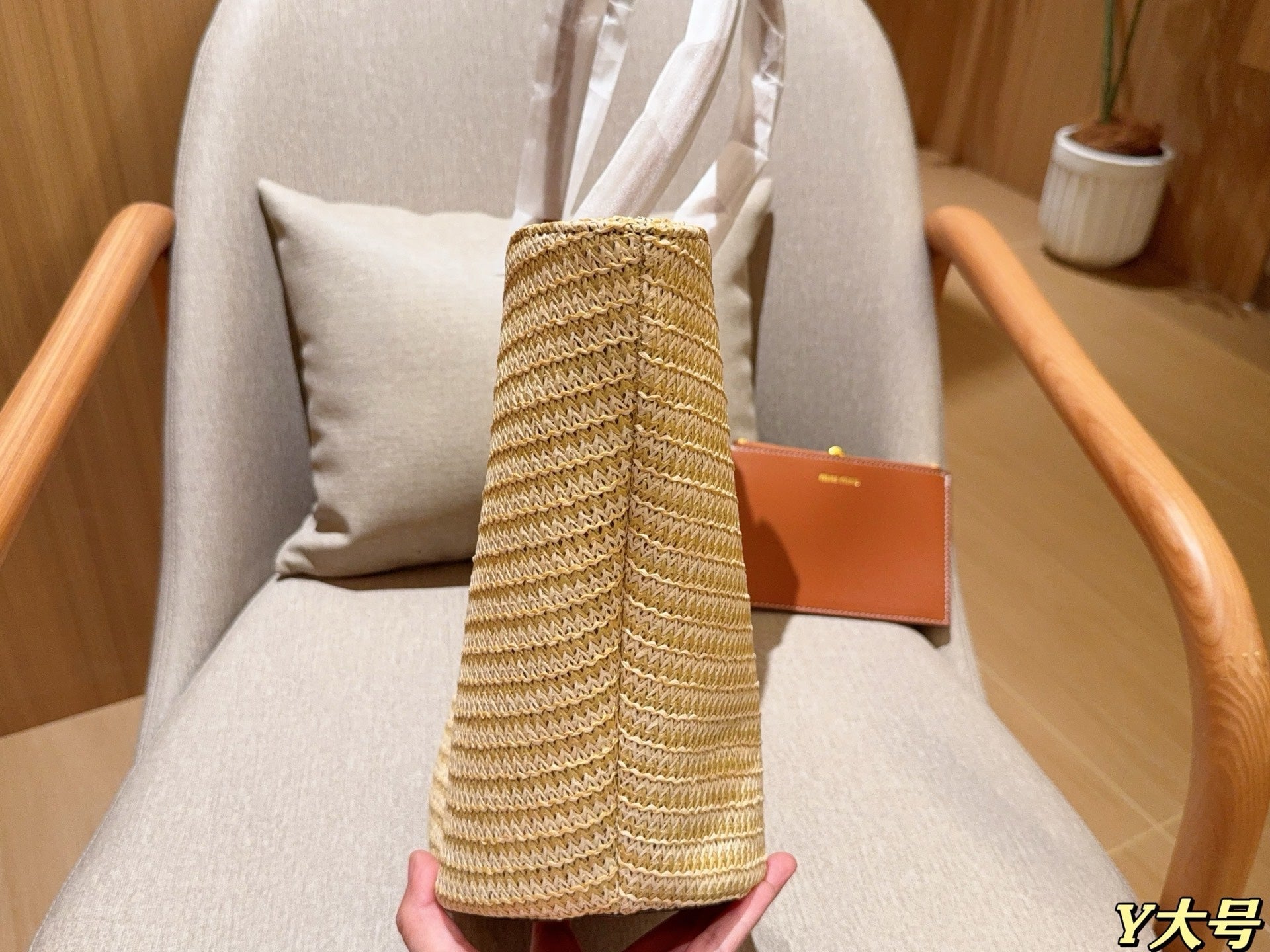 MIU MIU PALMETTO TOTE BAG 25 IN BEIGE WOVEN RAFFIA BROWN CALFSKIN TRIM