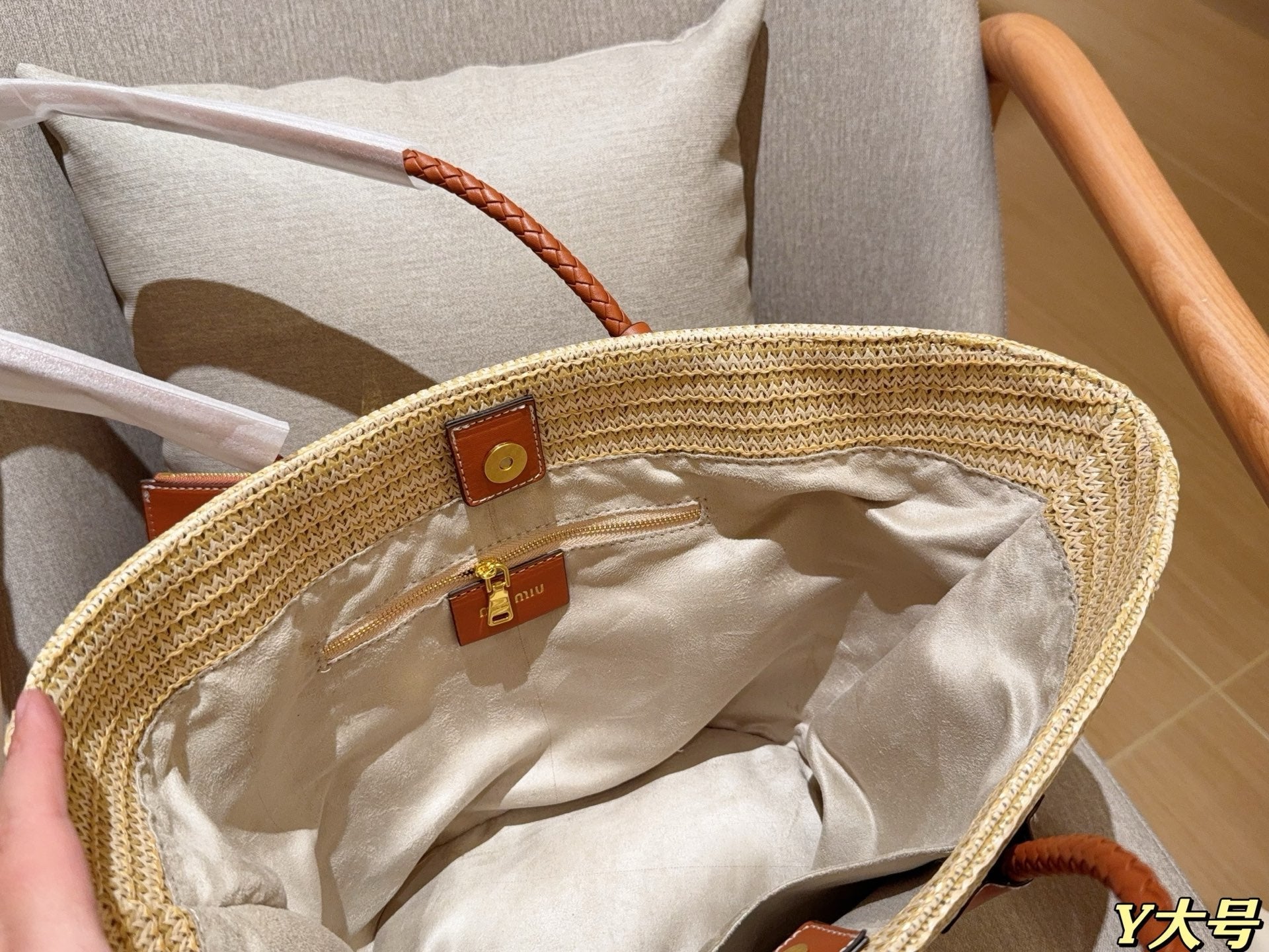 MIU MIU PALMETTO TOTE BAG 25 IN BEIGE WOVEN RAFFIA BROWN CALFSKIN TRIM