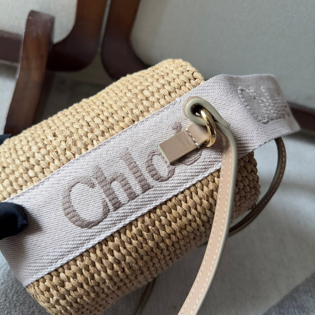 CHLOE SMALL WOODY BASKET 17 IN NATURAL FIBERS BLUSHY BEIGE WEBBING BROWN CALFSKIN