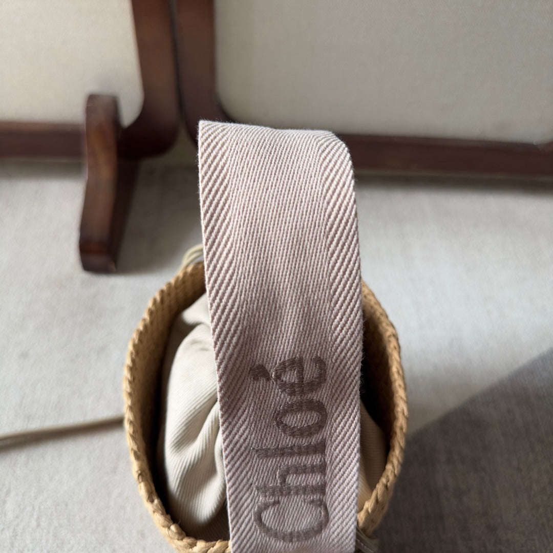 CHLOE SMALL WOODY BASKET 17 IN NATURAL FIBERS BLUSHY BEIGE WEBBING BROWN CALFSKIN