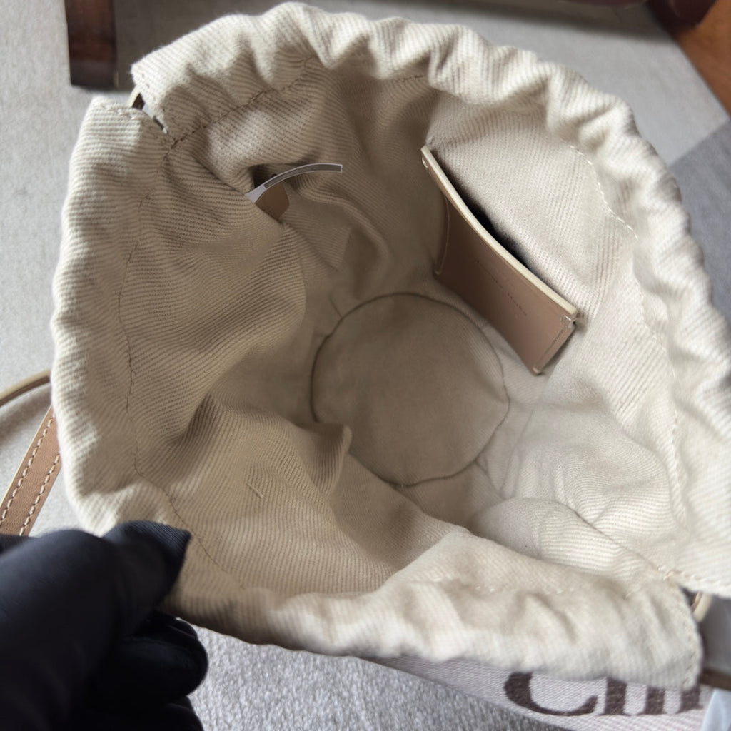 CHLOE SMALL WOODY BASKET 17 IN NATURAL FIBERS BLUSHY BEIGE WEBBING BROWN CALFSKIN