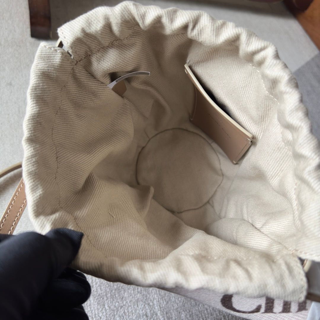 CHLOE SMALL WOODY BASKET 17 IN NATURAL FIBERS BLUSHY BEIGE WEBBING BROWN CALFSKIN
