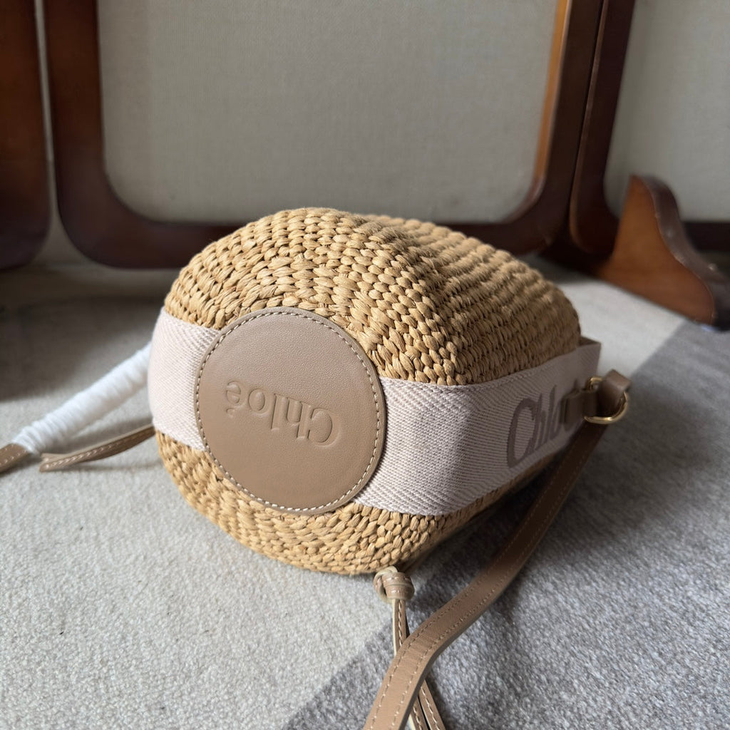 CHLOE SMALL WOODY BASKET 17 IN NATURAL FIBERS BLUSHY BEIGE WEBBING BROWN CALFSKIN