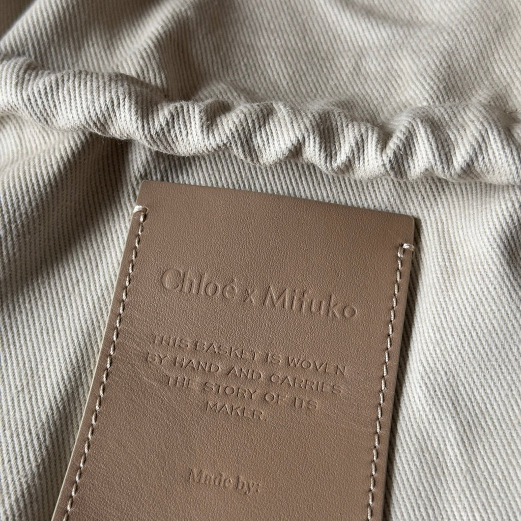 CHLOE SMALL WOODY BASKET 17 IN NATURAL FIBERS BLUSHY BEIGE WEBBING BROWN CALFSKIN
