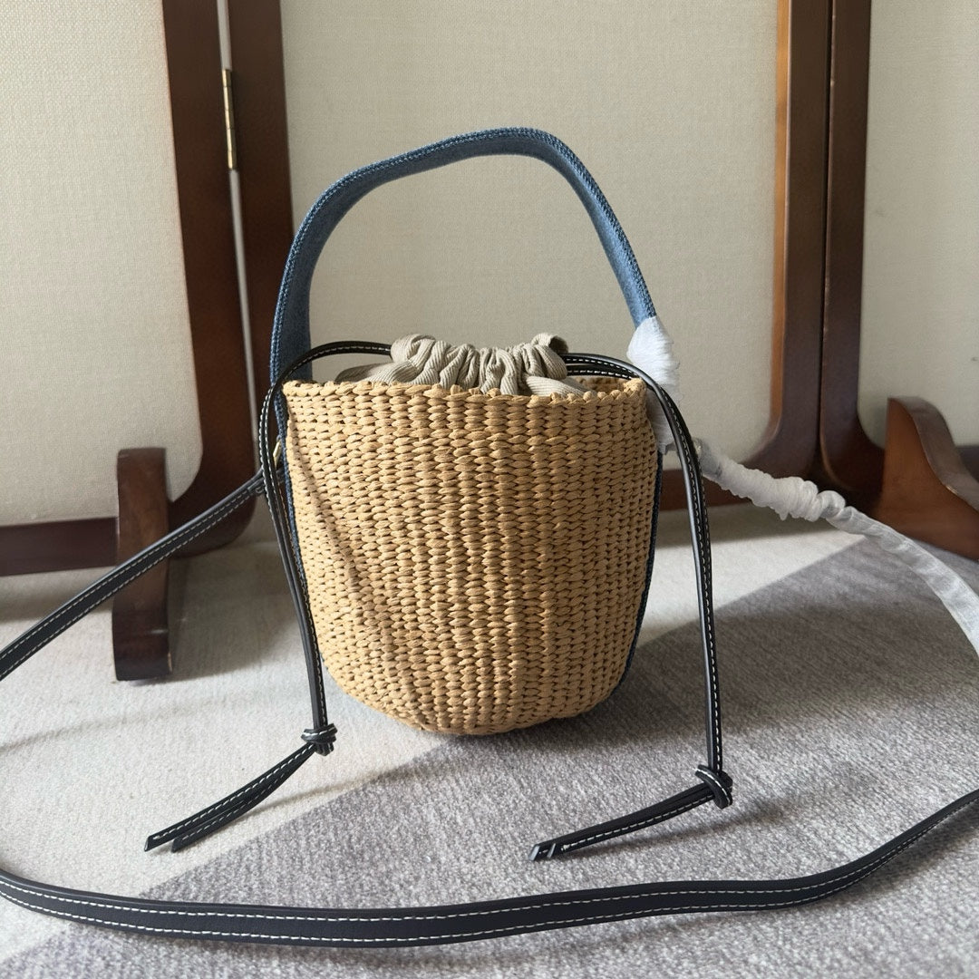 CHLOE SMALL WOODY BASKET 17 IN NATURAL FIBERS BLUE DENIM BLACK CALFSKIN