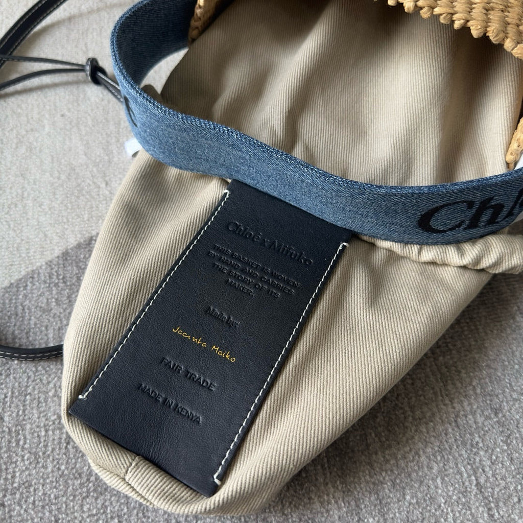 CHLOE SMALL WOODY BASKET 17 IN NATURAL FIBERS BLUE DENIM BLACK CALFSKIN