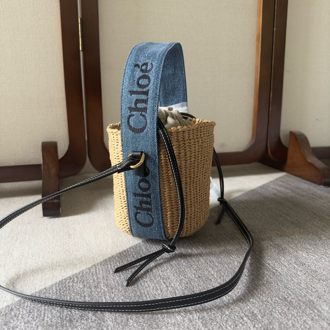 CHLOE SMALL WOODY BASKET 17 IN NATURAL FIBERS BLUE DENIM BLACK CALFSKIN