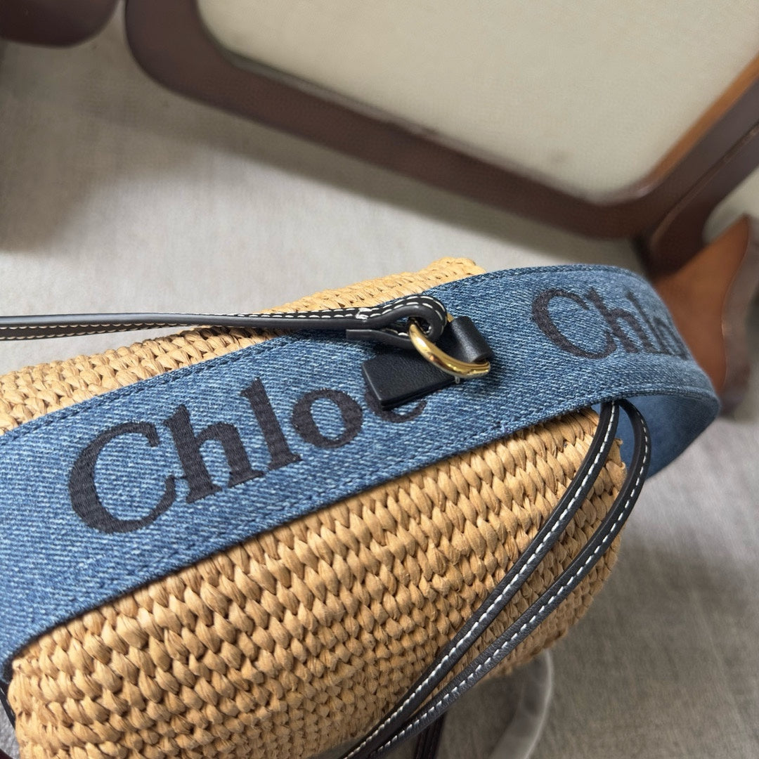CHLOE SMALL WOODY BASKET 17 IN NATURAL FIBERS BLUE DENIM BLACK CALFSKIN