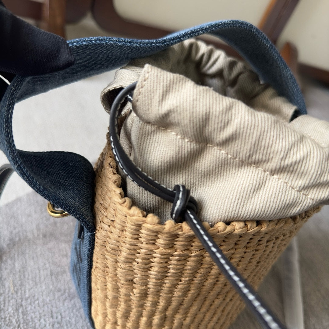 CHLOE SMALL WOODY BASKET 17 IN NATURAL FIBERS BLUE DENIM BLACK CALFSKIN