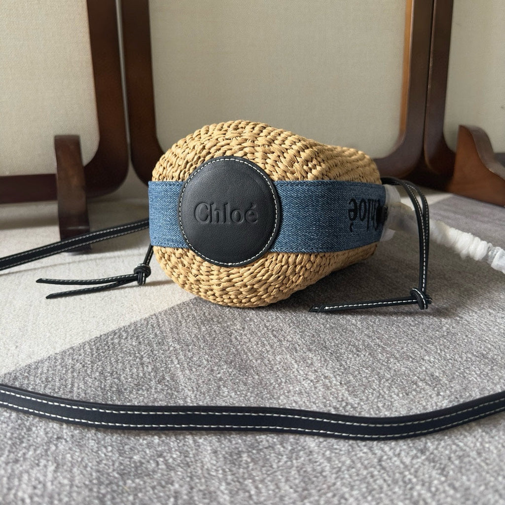CHLOE SMALL WOODY BASKET 17 IN NATURAL FIBERS BLUE DENIM BLACK CALFSKIN