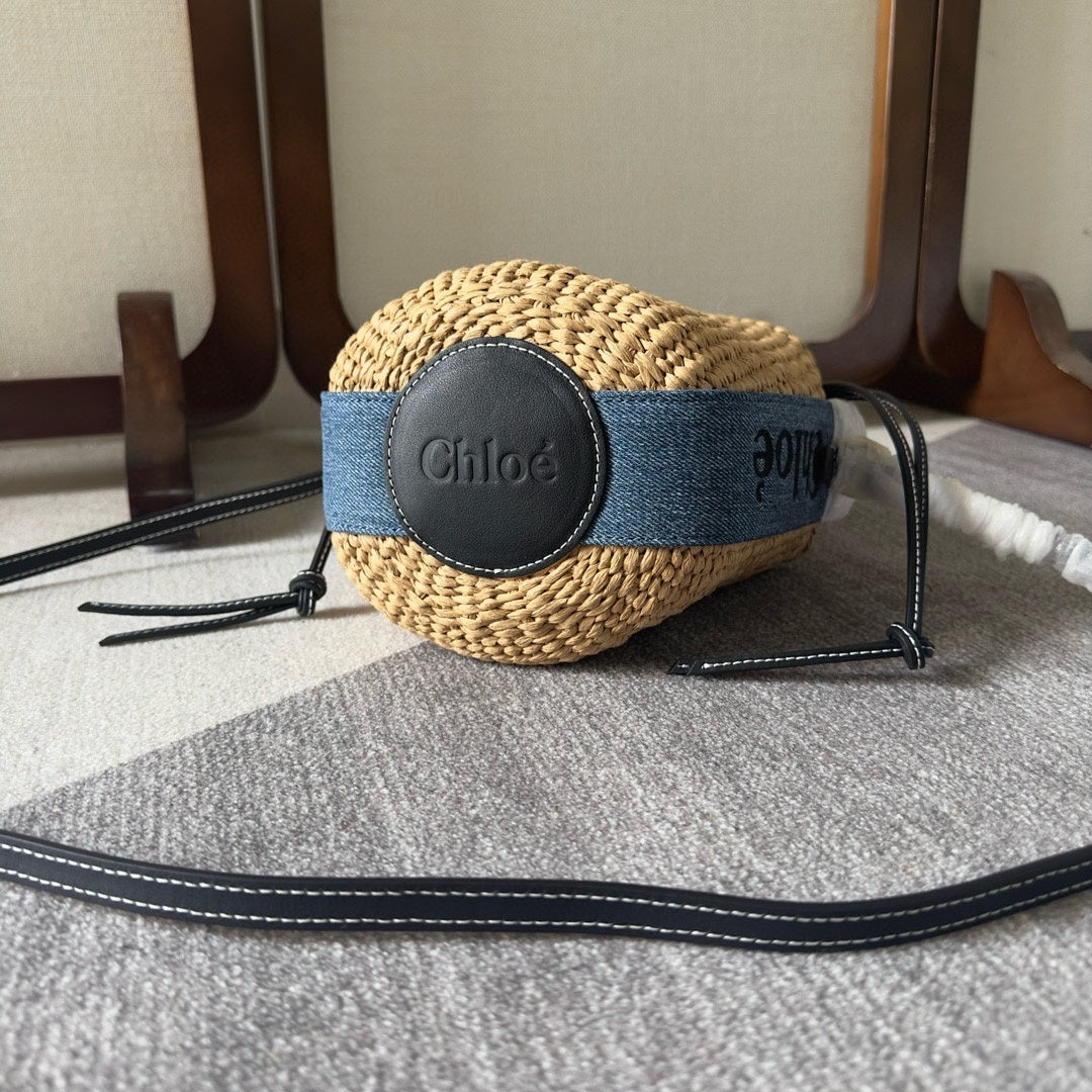 CHLOE SMALL WOODY BASKET 17 IN NATURAL FIBERS BLUE DENIM BLACK CALFSKIN