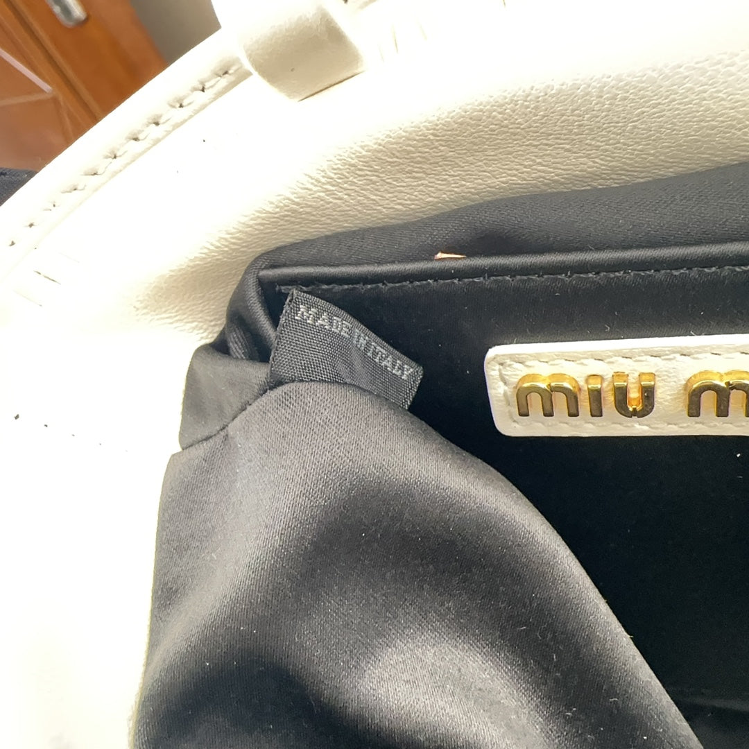 MIU MIU MATELASSÉ SMALL HANDBAG 17 IN WHITE LAMBSKIN