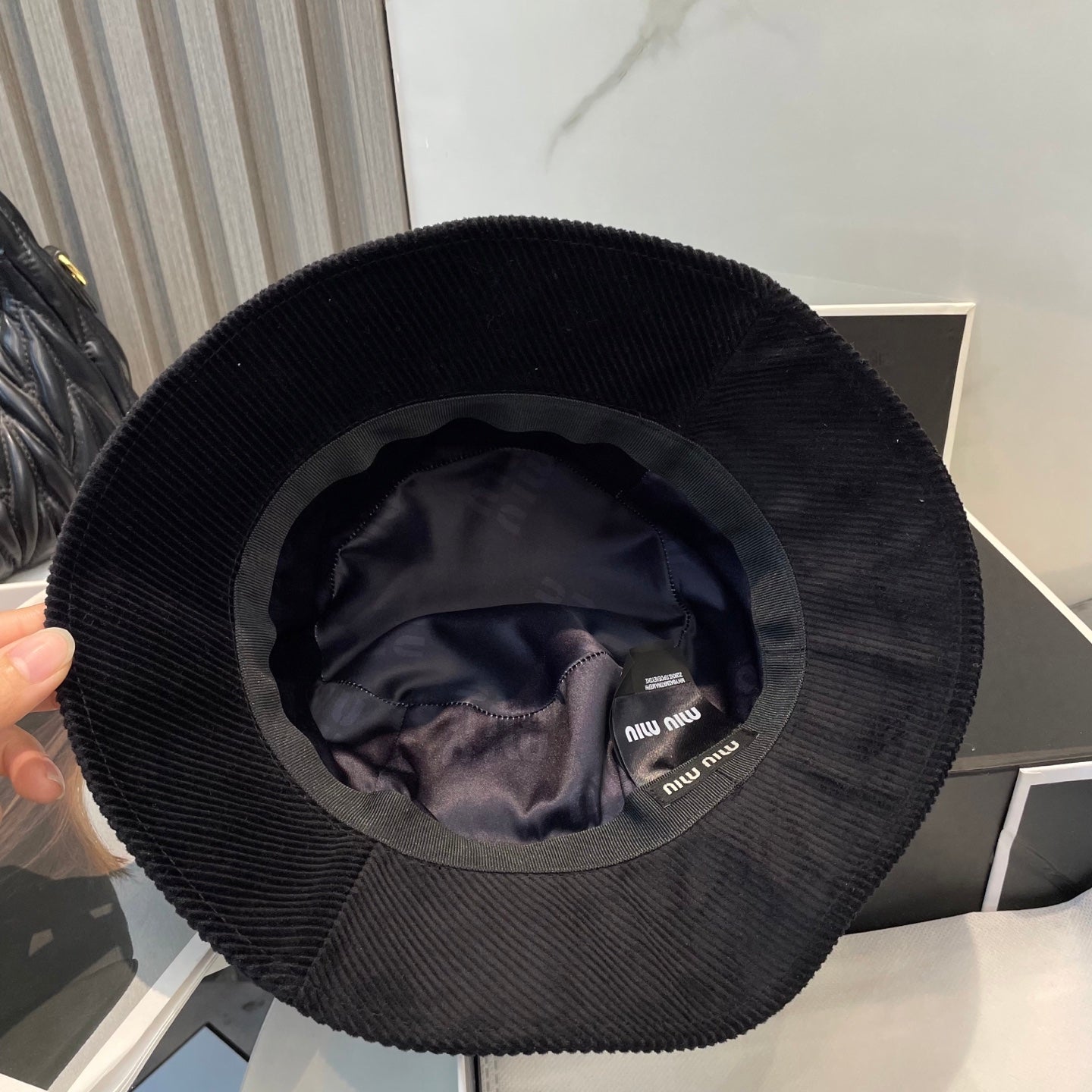 MM BUCKET IN BLACK VELVET WITH LOGO