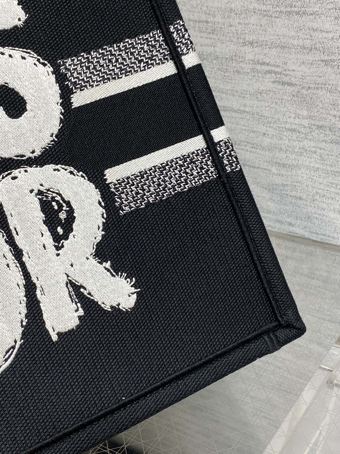 DIOR MEDIUM BOOK TOTE 36 IN BLACK MIX WHITE CANVAS 226507