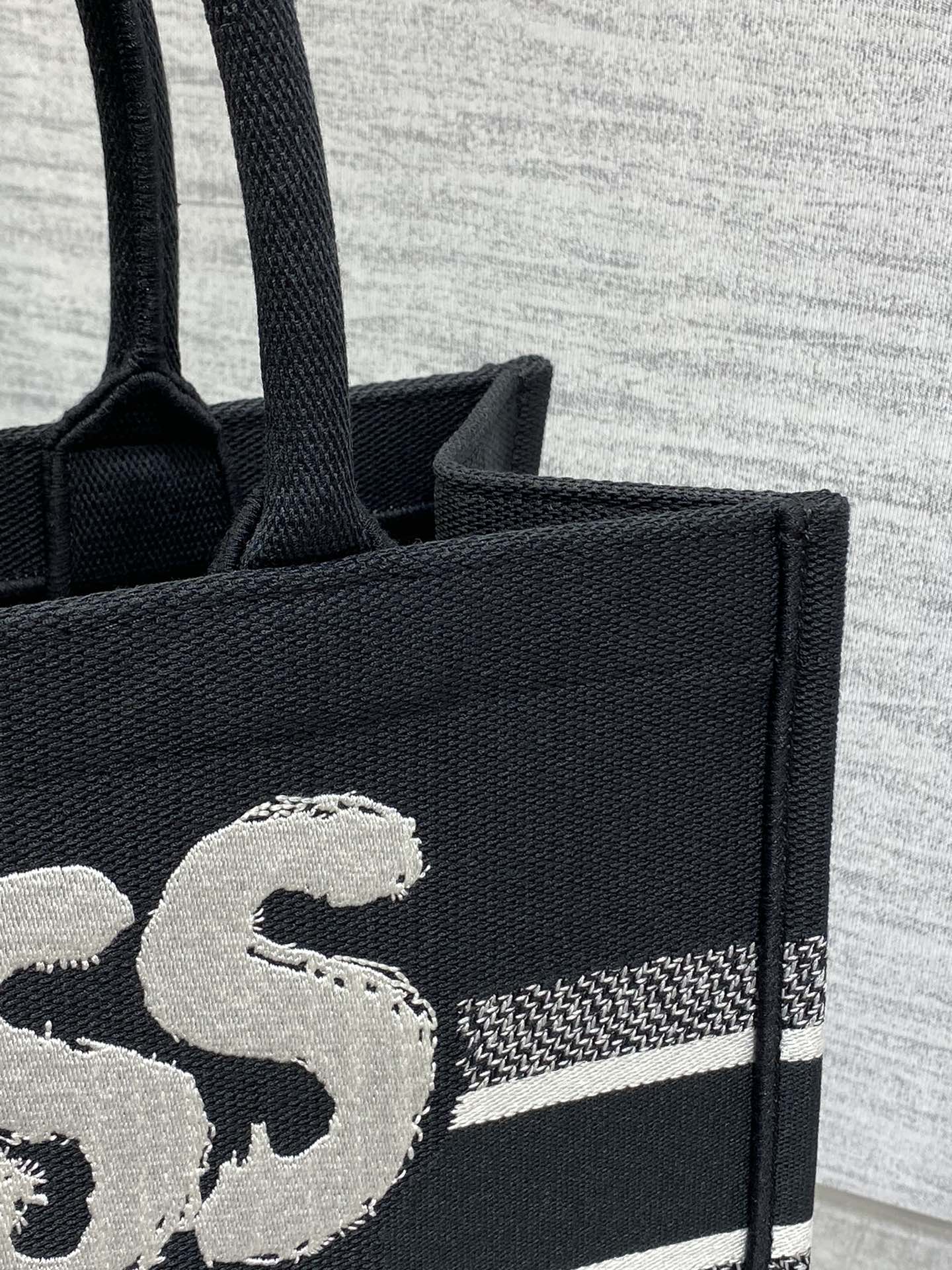 DIOR MEDIUM BOOK TOTE 36 IN BLACK MIX WHITE CANVAS 226507