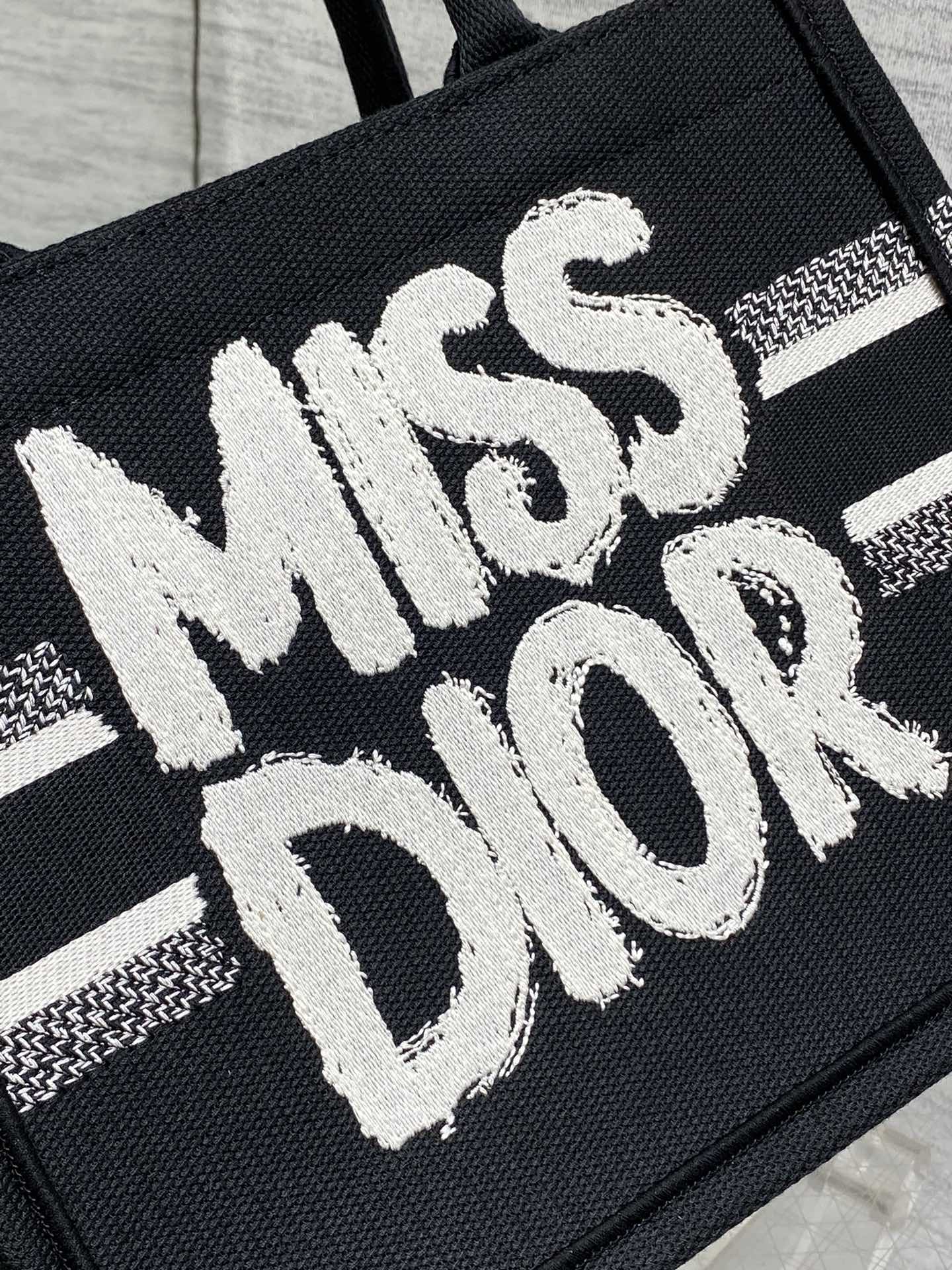DIOR BOOK TOTE 26 IN BLACK MIX WHITE CANVAS 226506