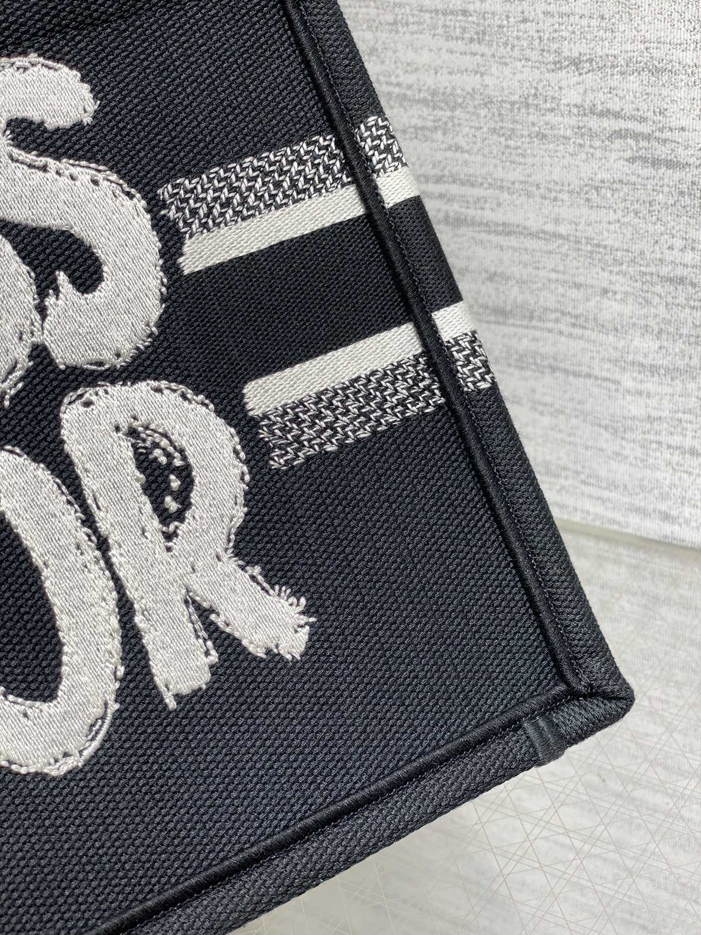 DIOR BOOK TOTE 26 IN BLACK MIX WHITE CANVAS 226506