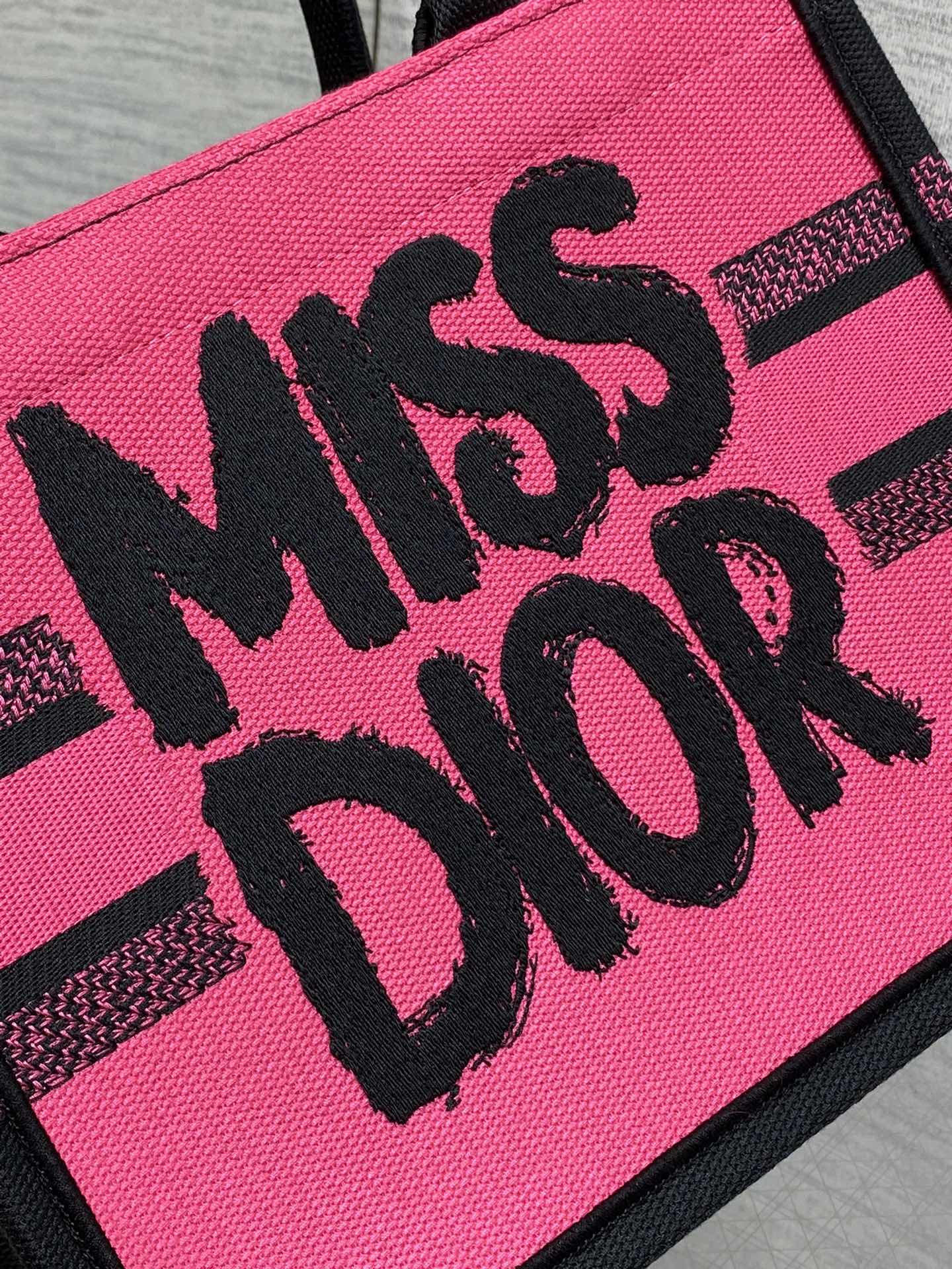 DIOR BOOK TOTE 26 CM IN COLORFUL CANVAS 226509