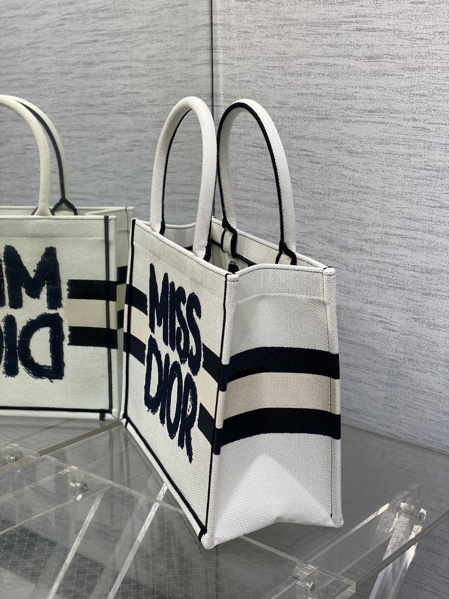 DIOR MEDIUM BOOK TOTE 36 IN WHITE MIX BLACK CANVAS 226504