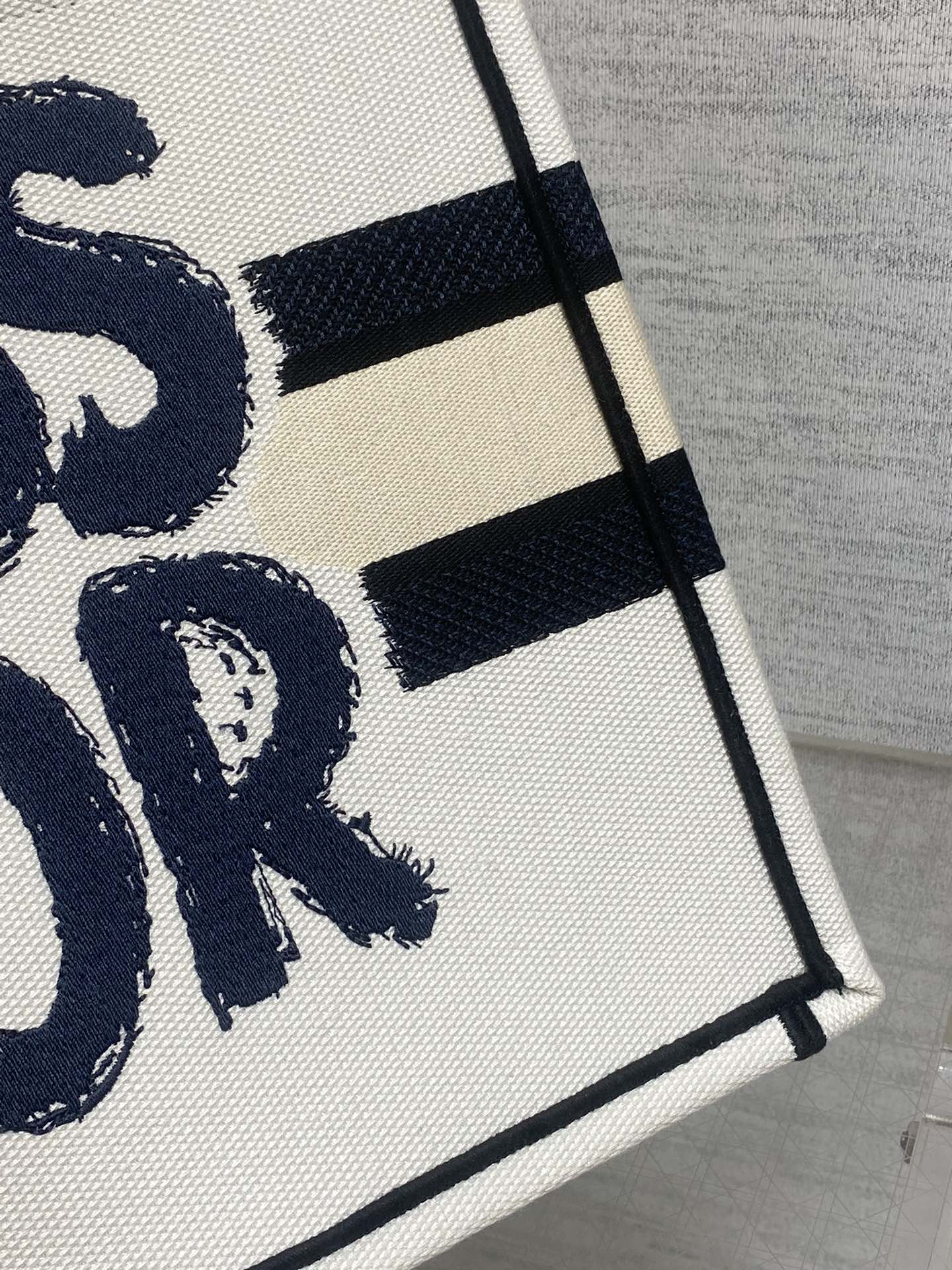DIOR MEDIUM BOOK TOTE 36 IN WHITE MIX BLACK CANVAS 226504