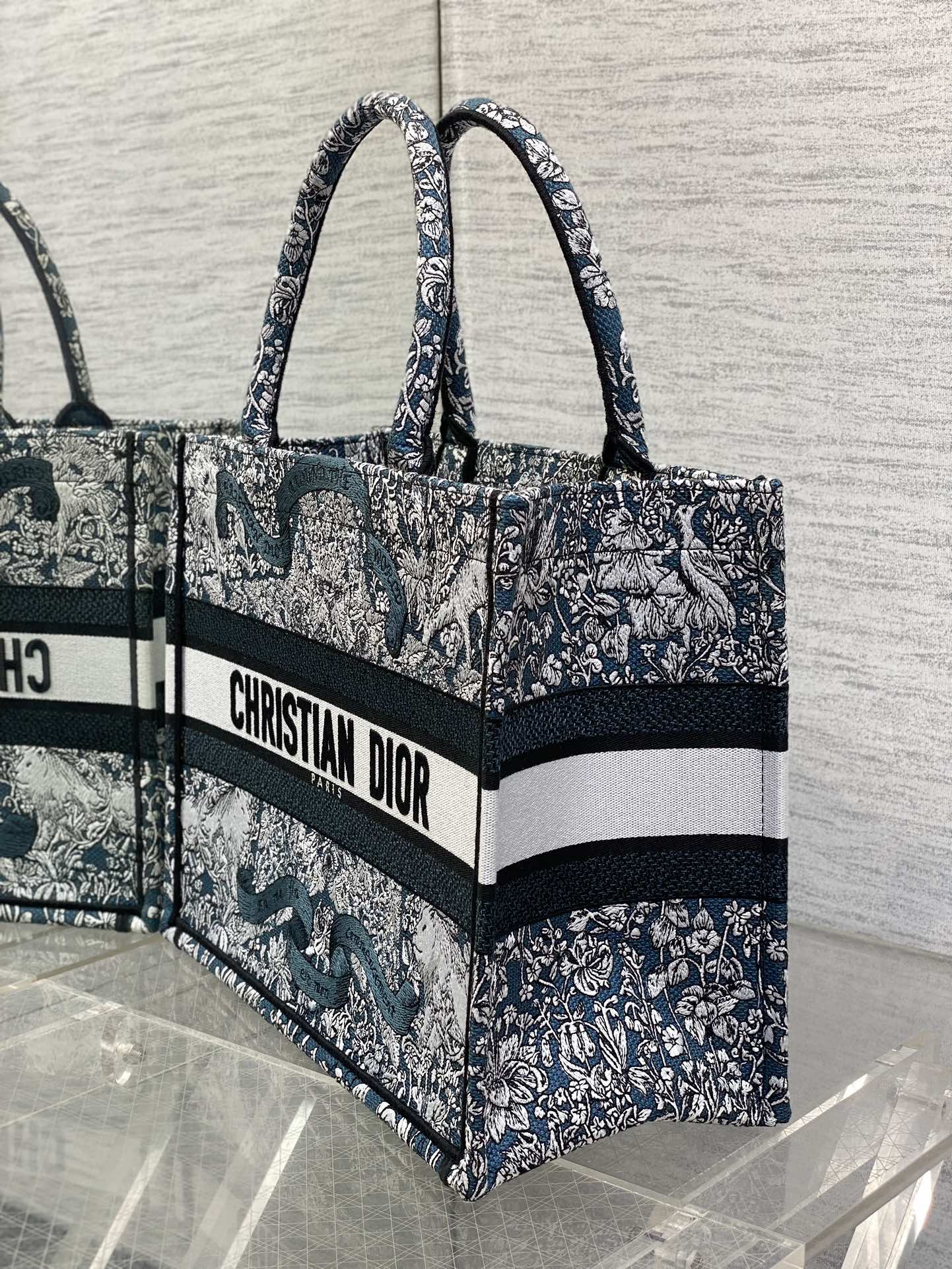 DIOR MEIDUM 36 BOOK TOTE IN BLACK CANVAS 226297