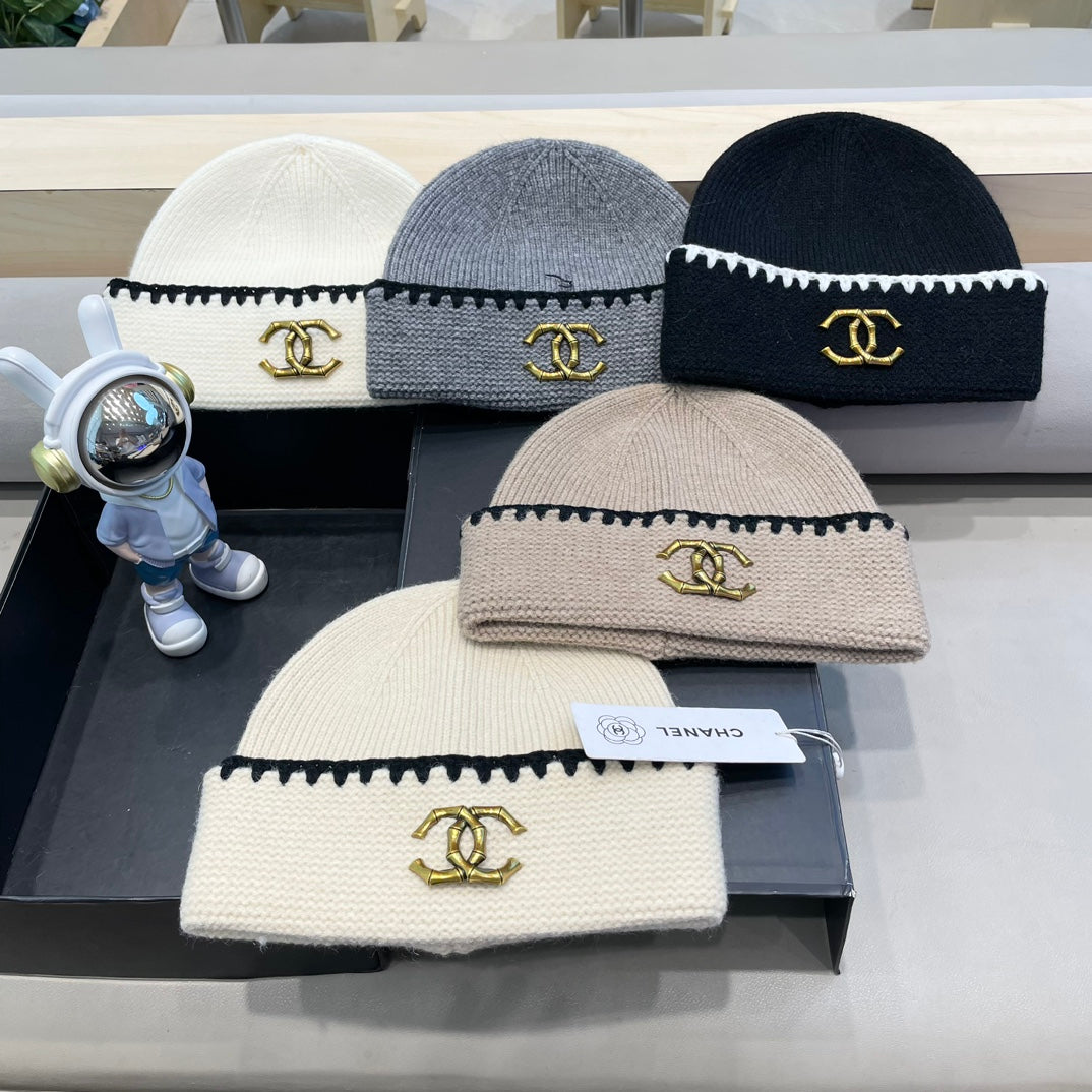 CHANEL KNIT HAT IN WHITE WOOL 424302