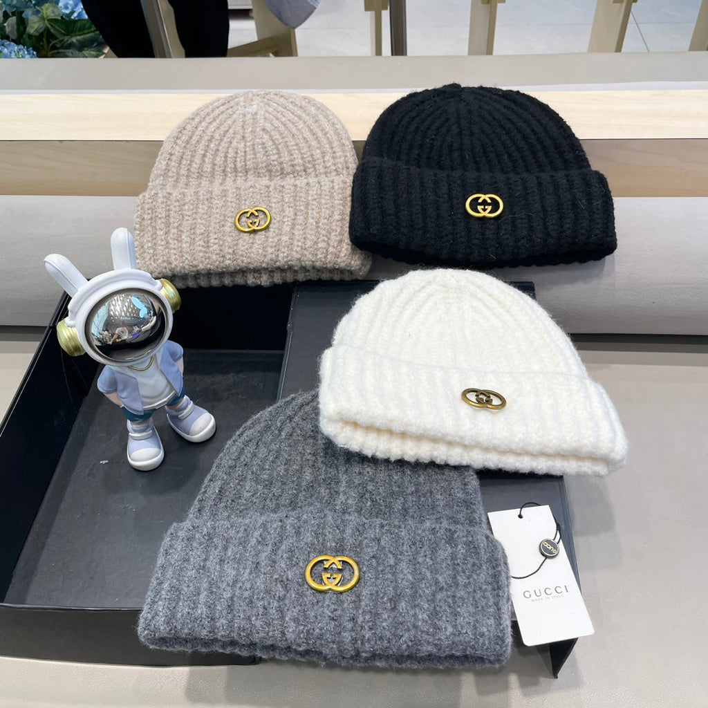 GUCCI BEANIE HAT IN WHITE WOOL 434957