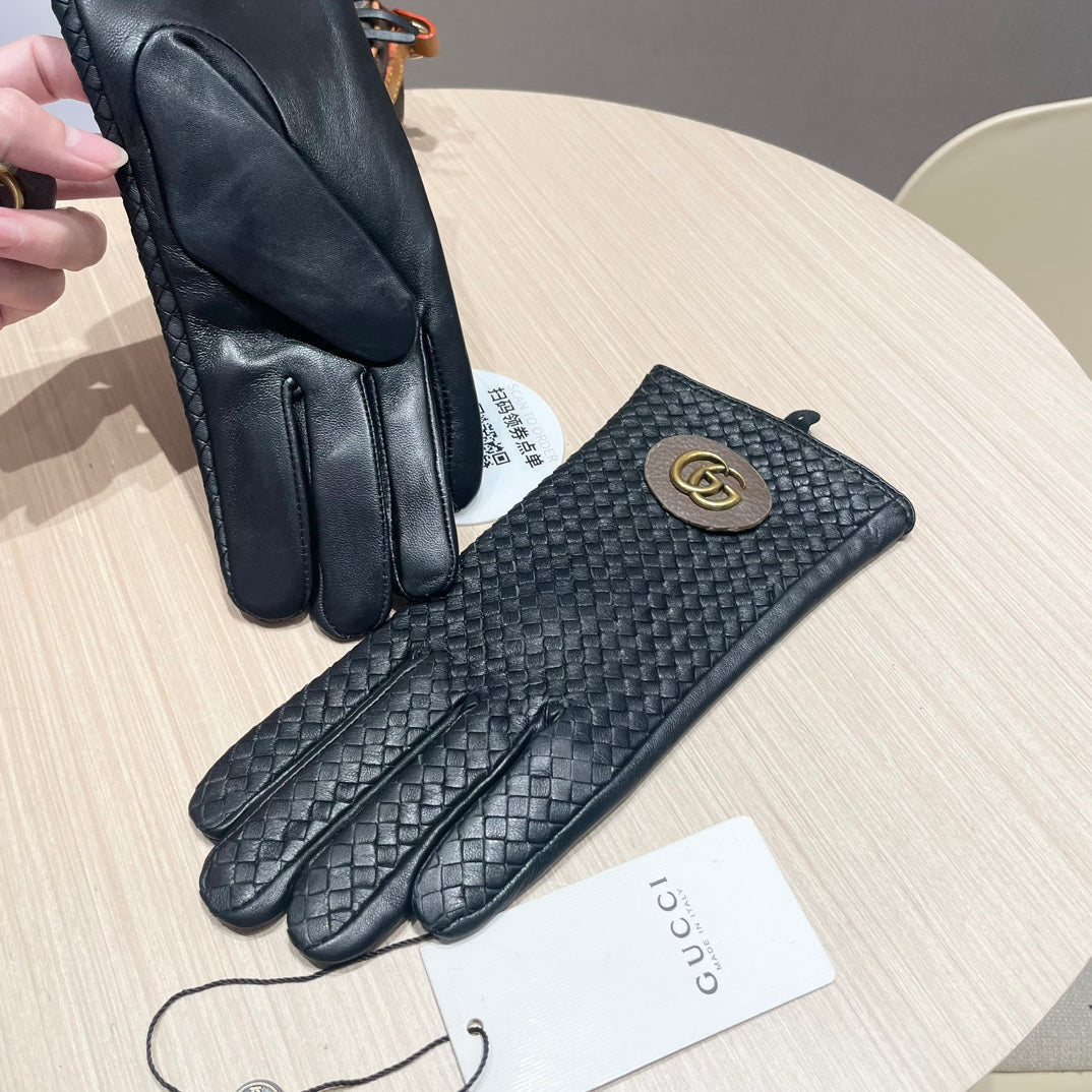 GUCCI COUPLE GLOVES IN BLACK LAMBSKIN 439093