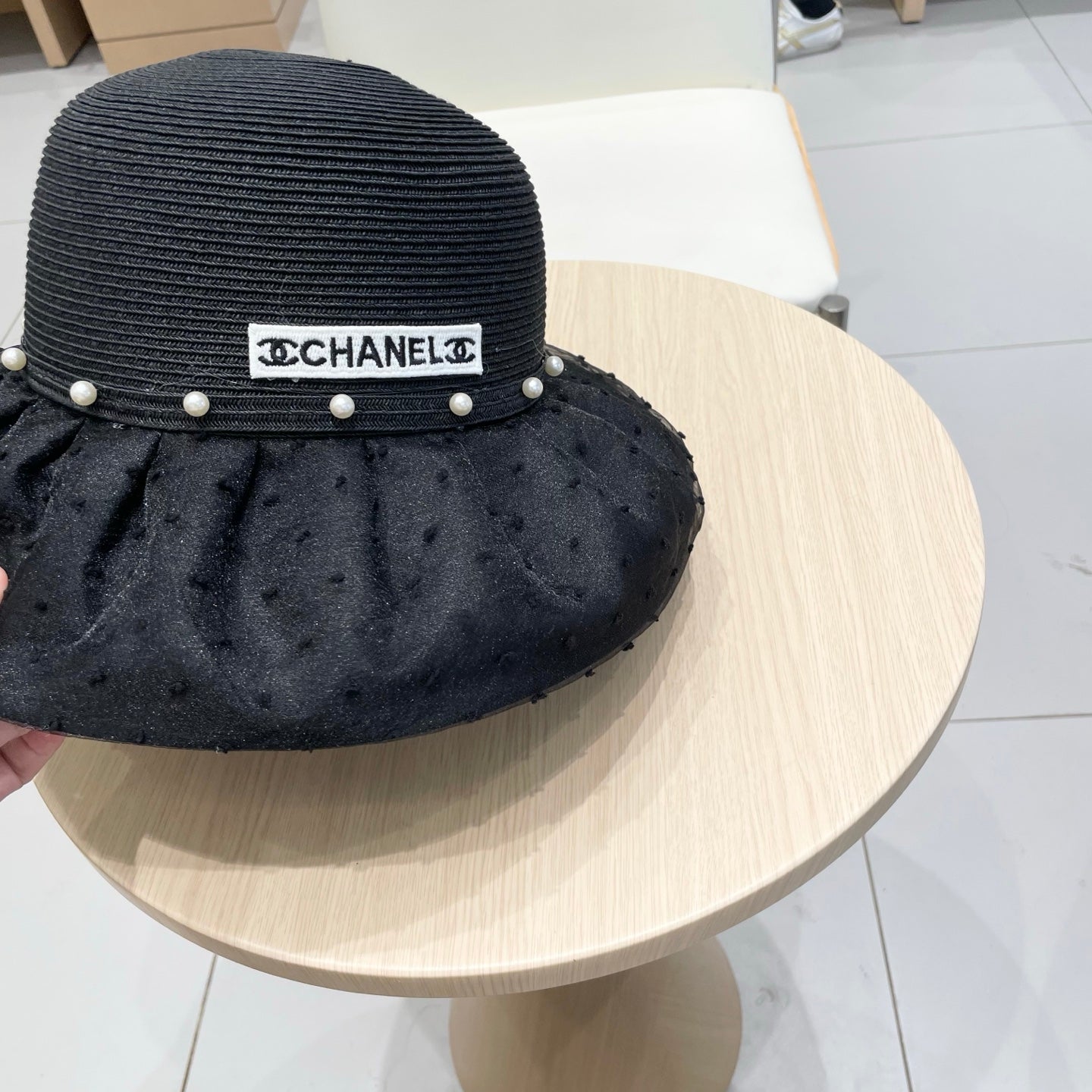 CHANEL WIDE BRIM HAT IN BLACK STRAW 673034