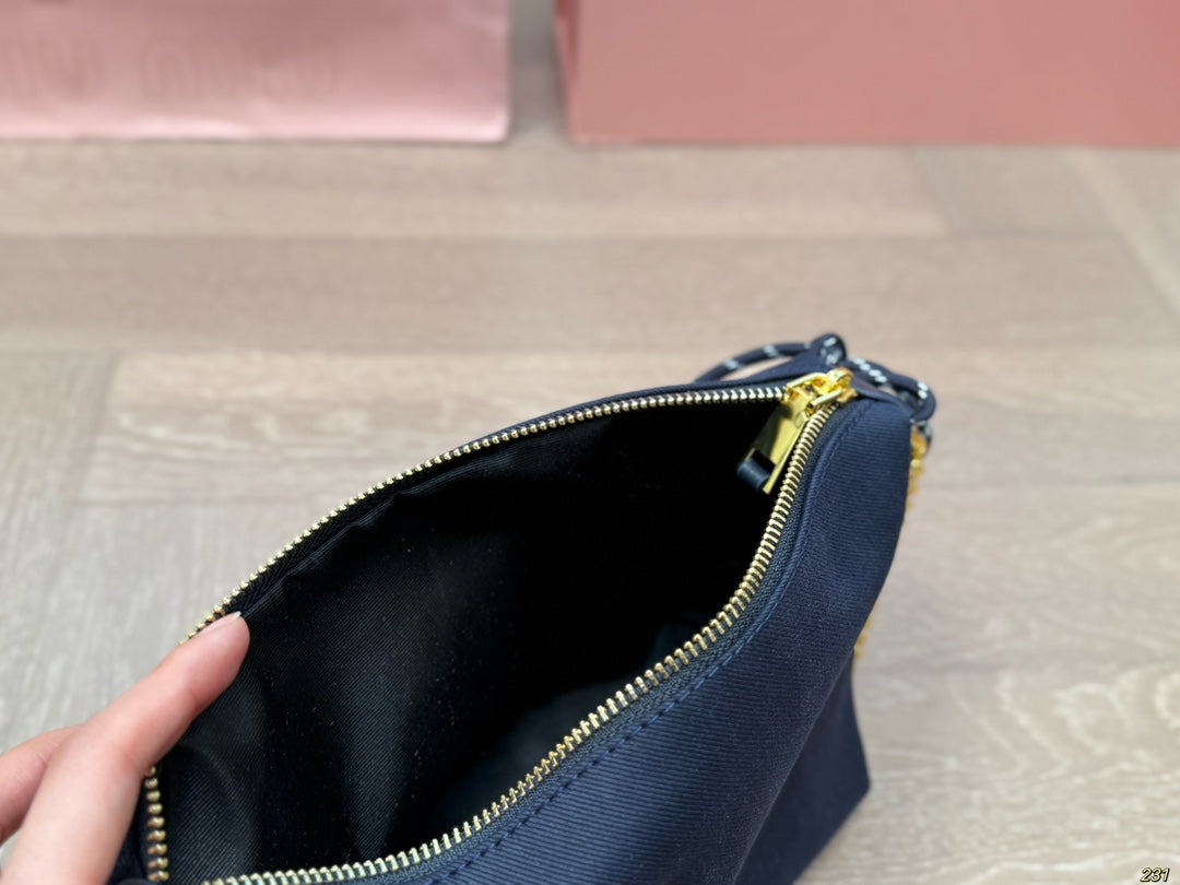 MIU MIU CHAIN SHOULDER BAG 18 IN BLACK FABRIC GOLD HARDWARE