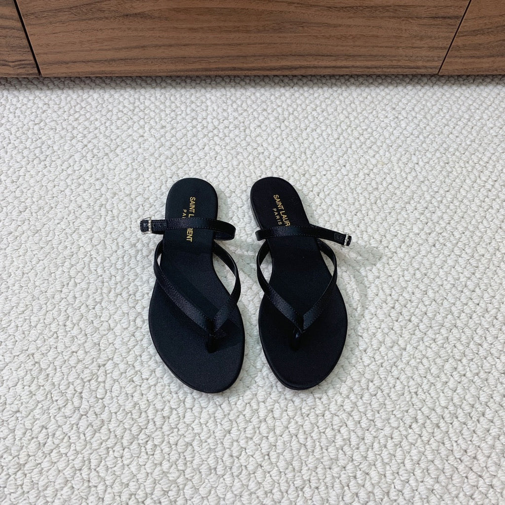 SL CRYSTAL BUCKLE THONG SANDAL BLACK SATIN