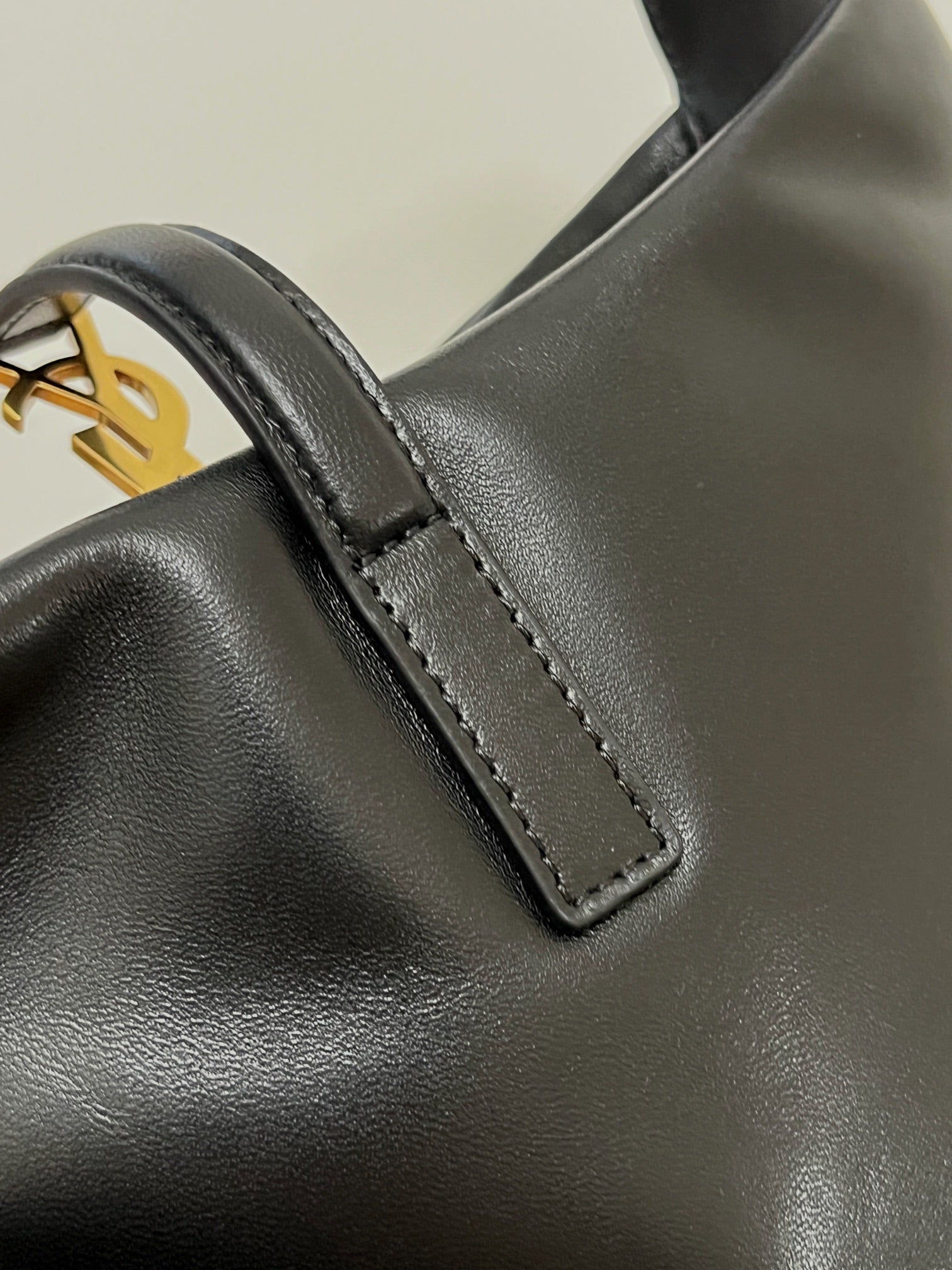SAINT LAURENT LE 5 À 7 BAG 24 BLACK GLOSSY CALFSKIN HOBO