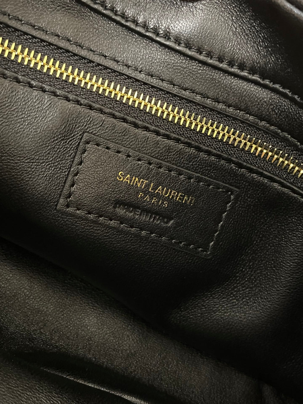 SAINT LAURENT LE 5 À 7 BAG 24 BLACK GLOSSY CALFSKIN HOBO