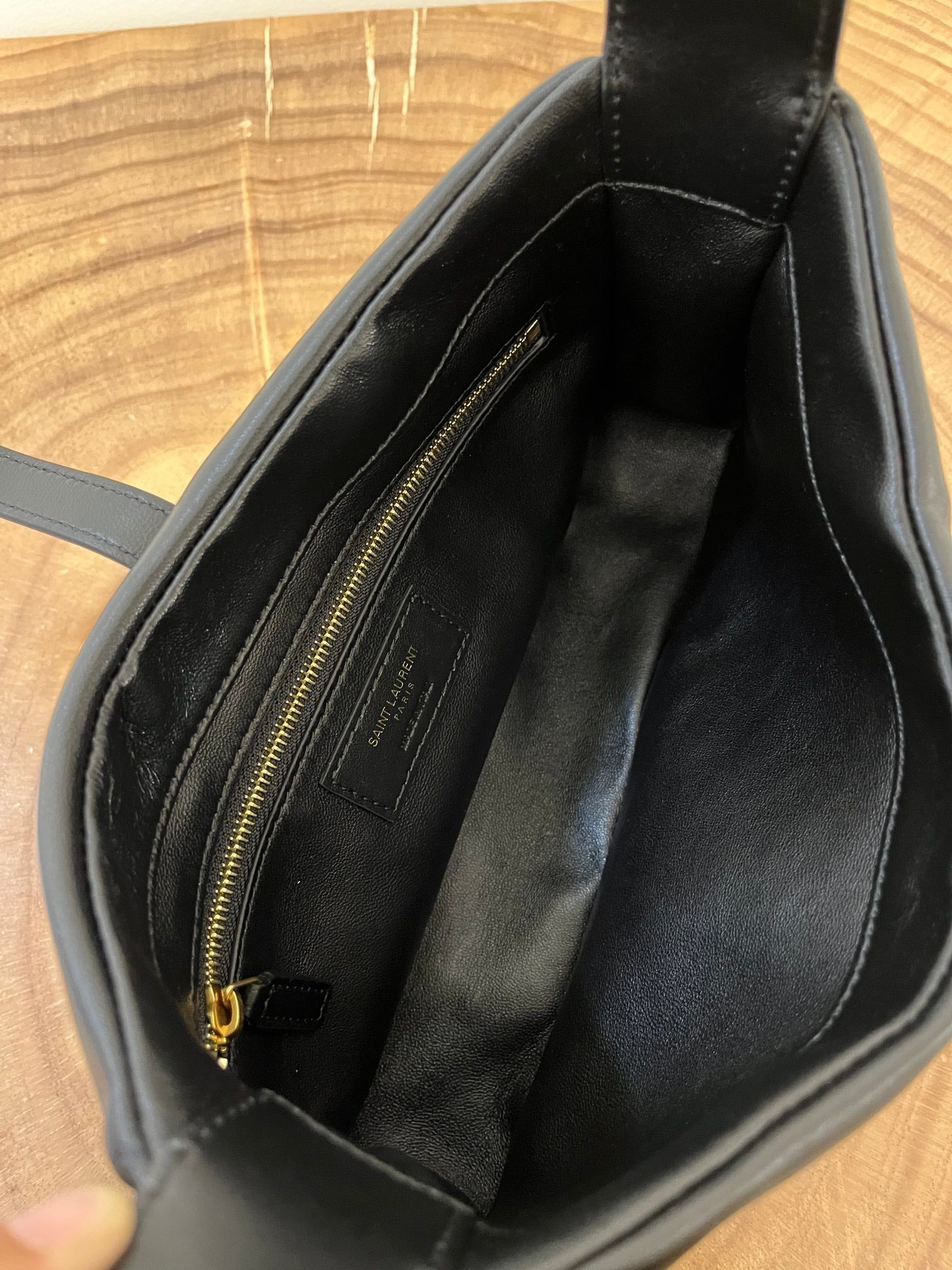 SAINT LAURENT LE 5 À 7 BAG 24 BLACK GLOSSY CALFSKIN HOBO