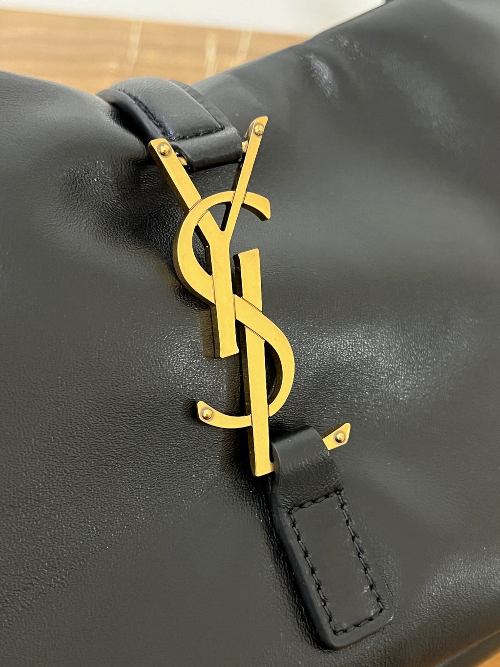 SAINT LAURENT LE 5 À 7 BAG 24 BLACK GLOSSY CALFSKIN HOBO