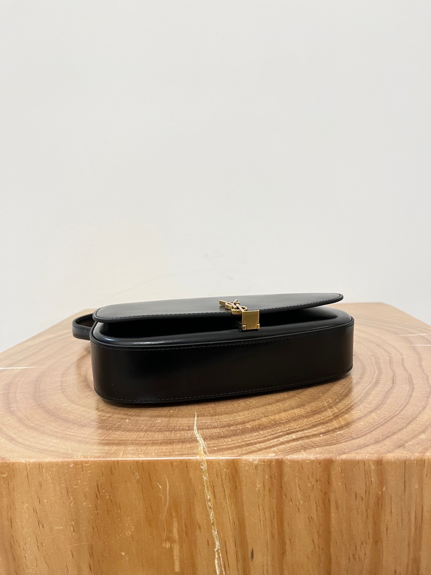 SAINT LAURENT VOLTAIRE 17 BLACK CALFSKIN BAG